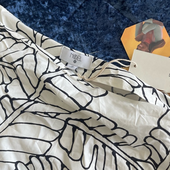 Puffed sleeve one shoulder crop Fe Noel x Target collection - Picture 4 of 4